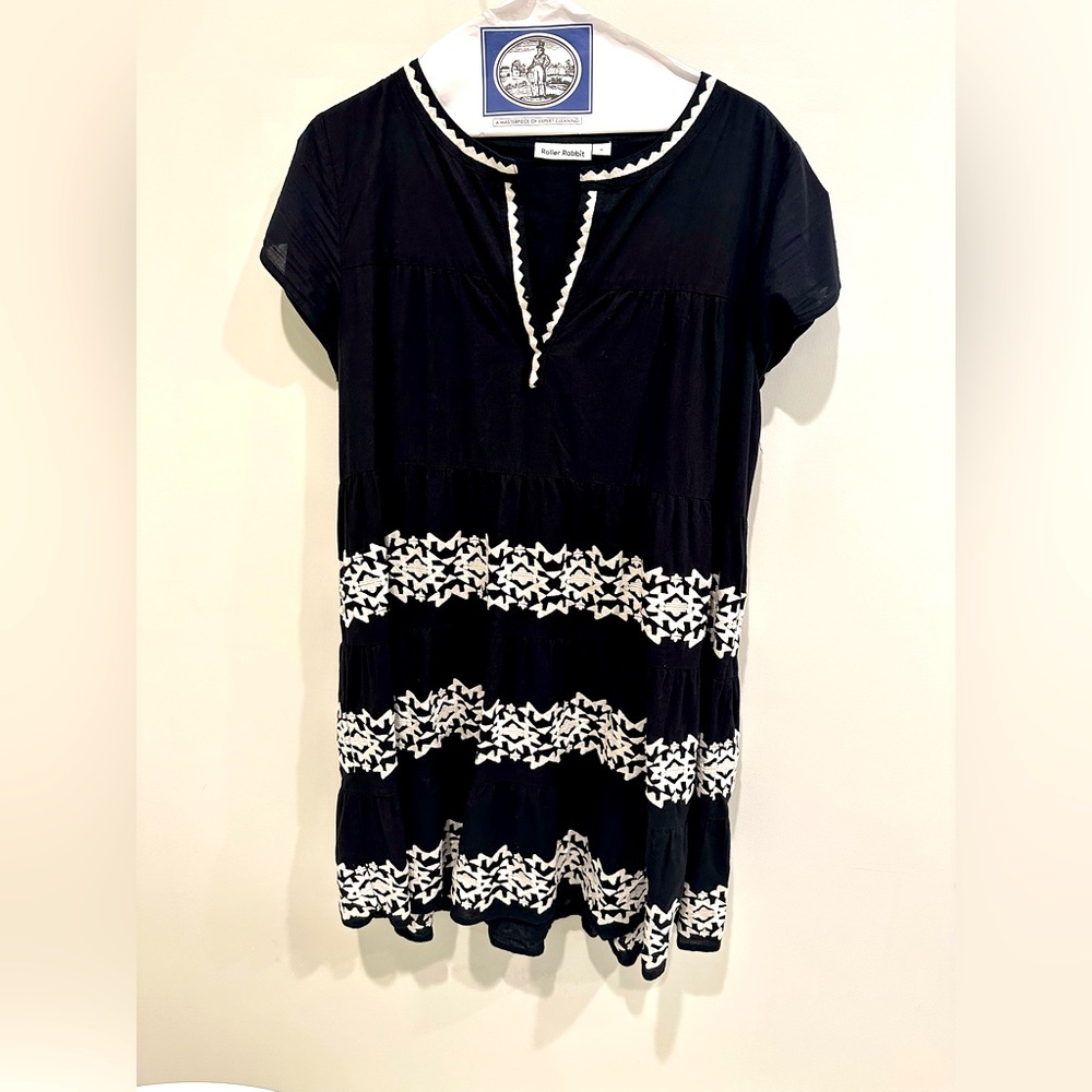 Roller Rabbit black embroidered shift dress (M)